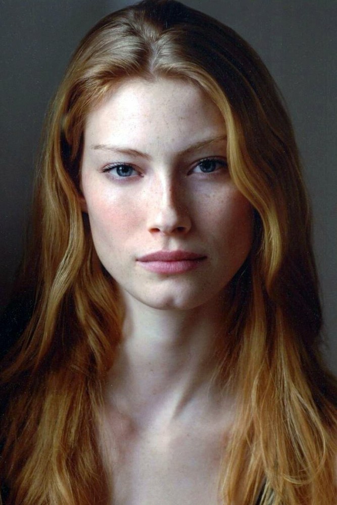 Alyssa Sutherland Without Makeup 8x10 Picture Celebrity Print