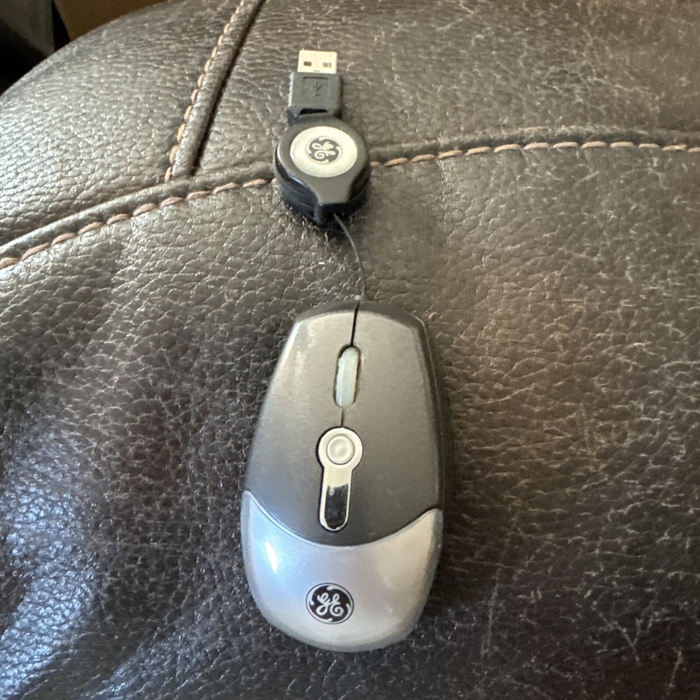 General Electric 98094 Retractable USB Mini Optical Mouse in Sleek Black Design