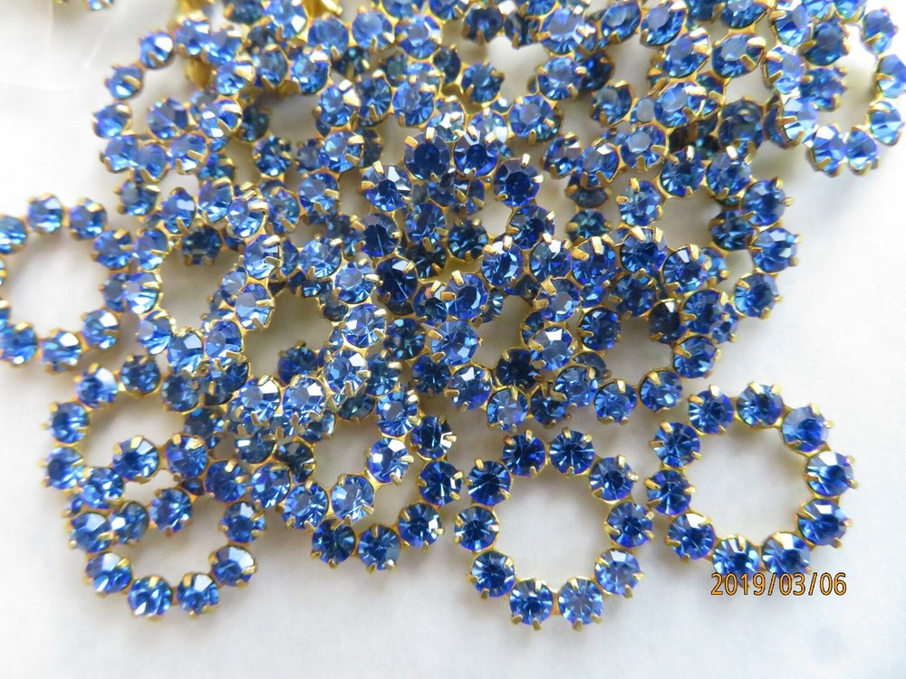 R058 - 40 Set w/ Swarovski RhineStones -   Sapphire Rings Set in Brass - 14mm