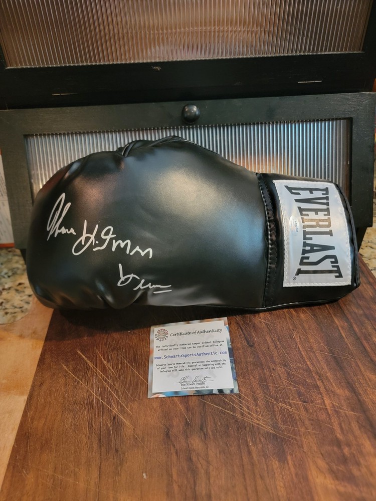 Thomas Hearns Autographed Everlast Black Boxing Glove