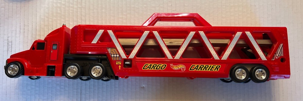 Vintage 1997 Mattel Hot Wheels Semi Truck Trailer Car Hauler Carrier Red