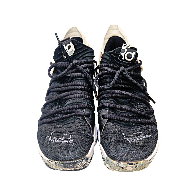 Aaron Boone New York Yankees Autographed 2019 Game-Worn Black KD Sneakers-image