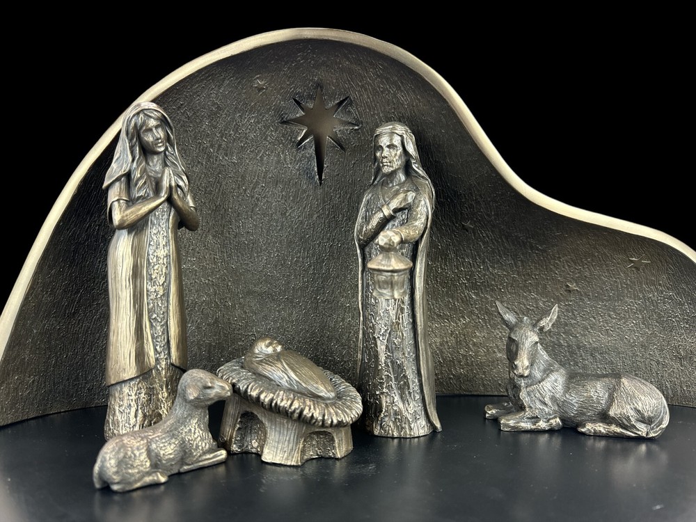 Illuminated Large Nativity Scene  GENESIS GN09834Y1