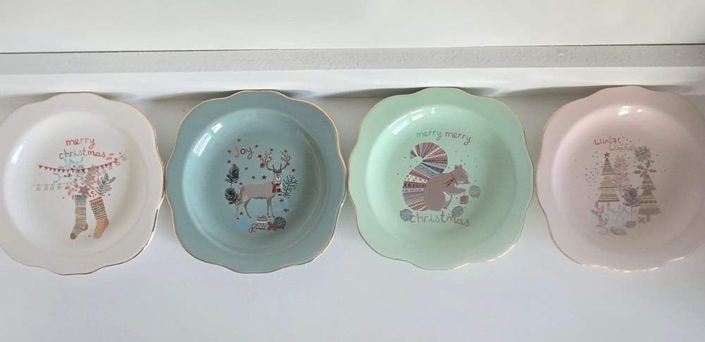 Set of 4 TAG Christmas Dessert Salad Appetizer Plates Socks/Tree