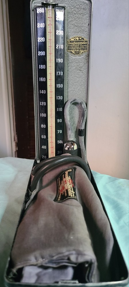 Vintage Baumanometer Antique Blood Pressure Cuff KOMPACK, Works!