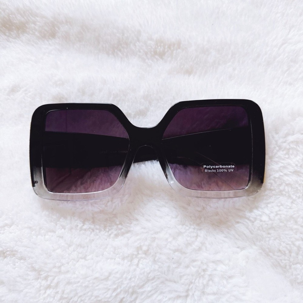 Junia Clear Black Oversized Sunglasses
