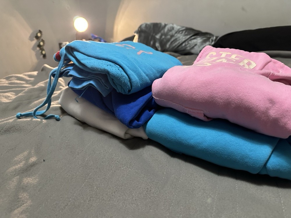 6 Lot Womens Hollister Hoodies, Pants, & Jacket Sizes L & Xl