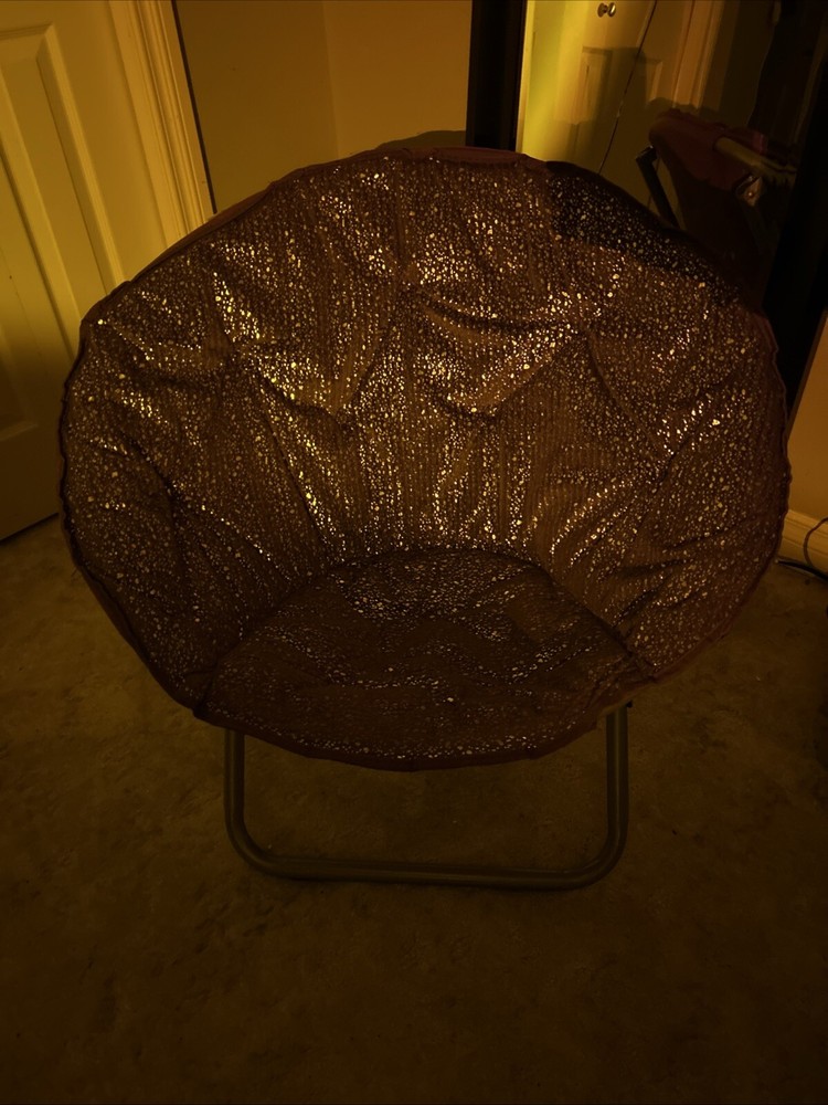 Cozy round saucer chair for relaxing in style