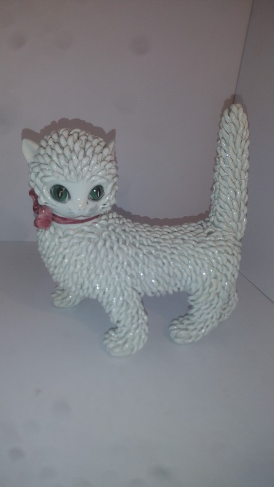 1950s italian white '' spaghetti'' pottrry cat figurine with green eyes and red