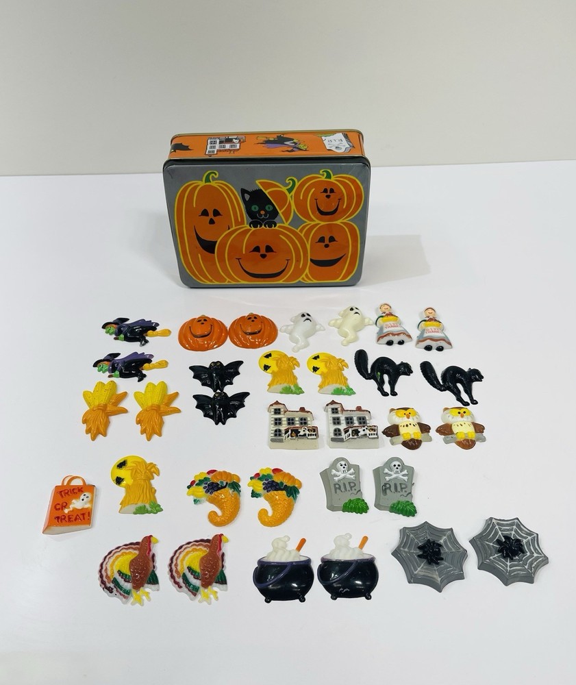 Lot of 32 Vintage JSNY 1980's Halloween mini plastic magnets and tin