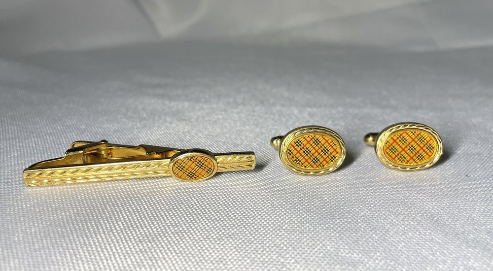 Burberry Check Leaf Design Cufflinks Tie Pin Set with Gold Tie Clip Bar