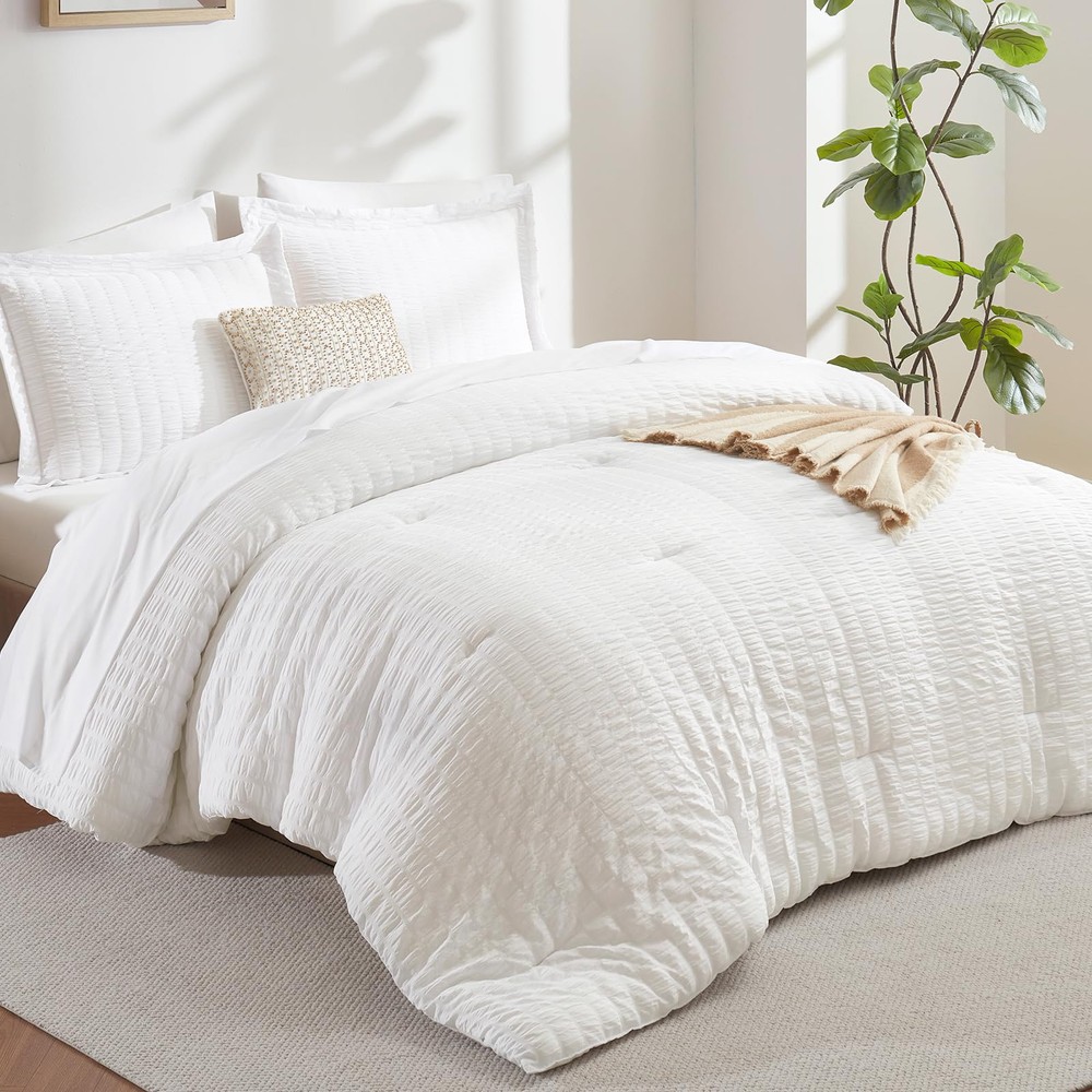 Queen Bed in a Bag White Seersucker Comforter Set with Sheets 7-Pieces All Se...
