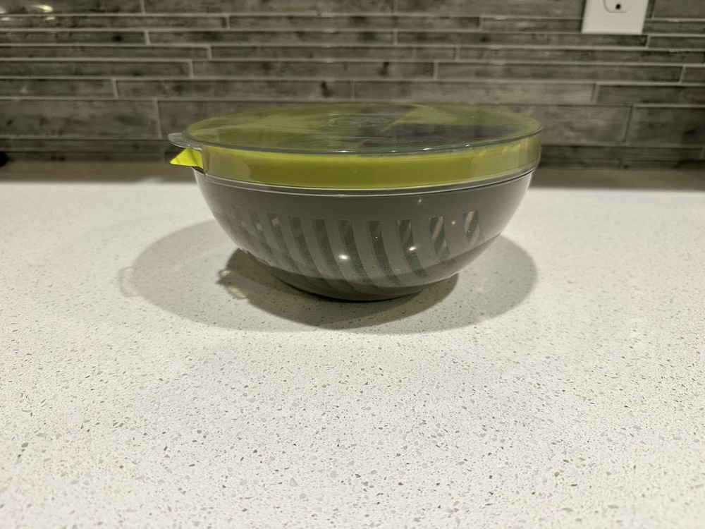 Pampered Chef Salad Cutting Bowl Set