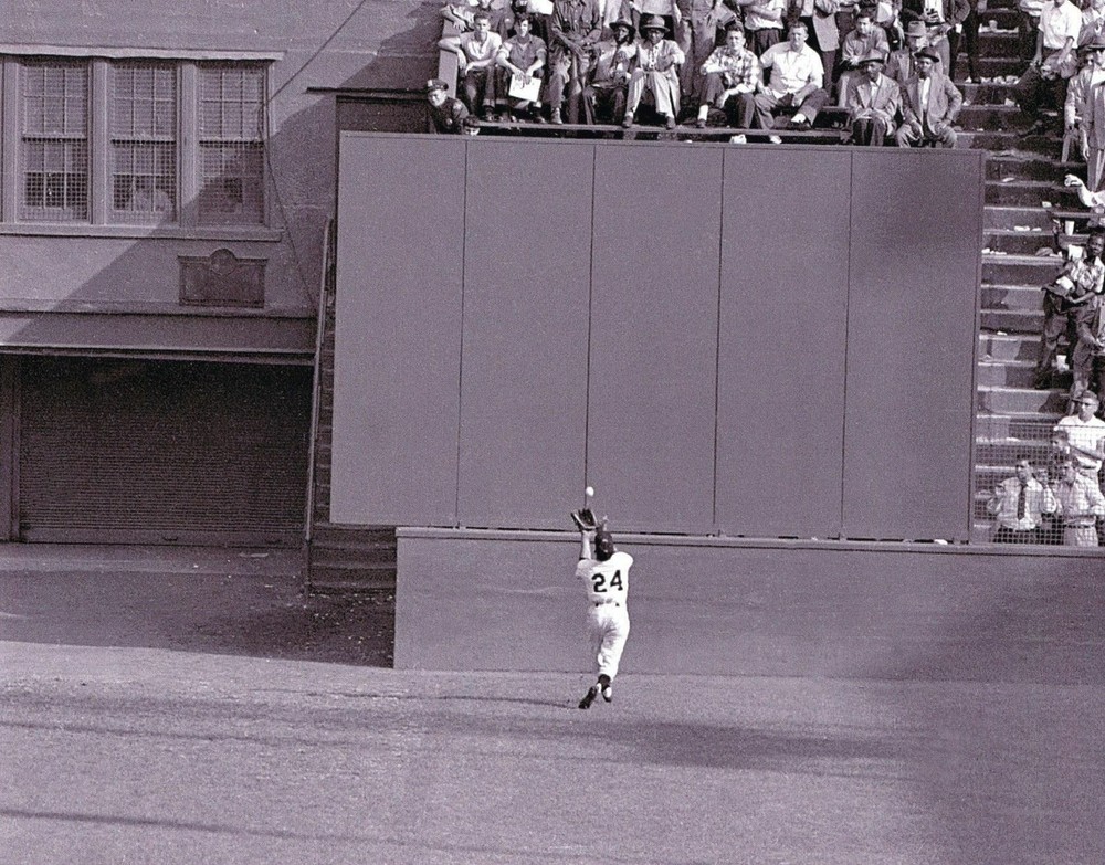 Willie Mays Catch With The Giants Vintage  8x10 Picture Celebrity Print