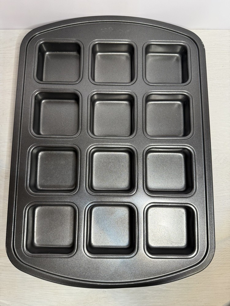 Pampered Chef 16x11 Brownie Muffin Pan Individual Baking Tray 1544 T3