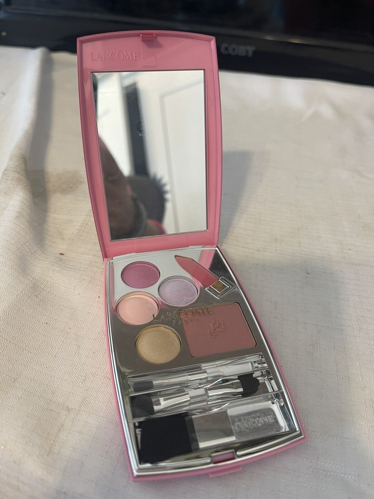 LANCOME Eye Shadow and Blush lip  Palette - pink  .3g / Fresh New