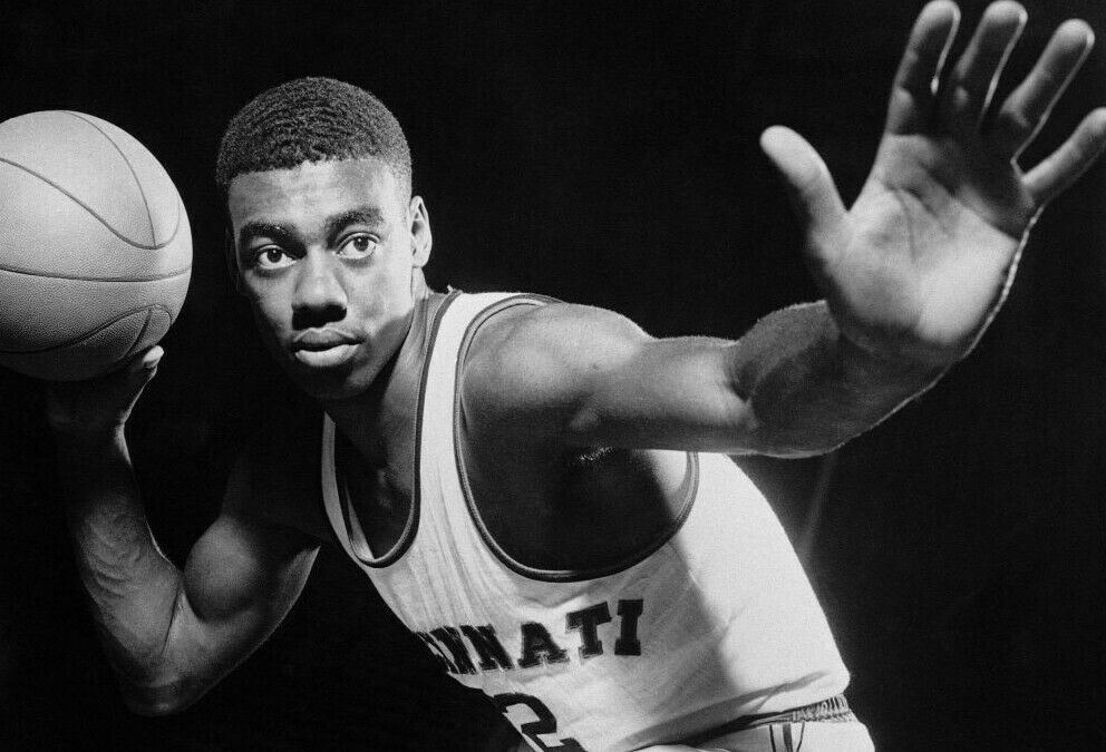 OSCAR ROBERTSON NBA BASKETBALL Poster  - POSTER 20x30