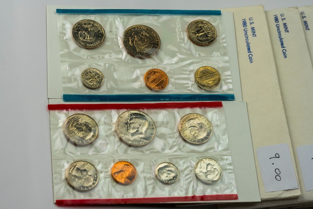 1980 U.S. Mint Uncirculated 13-Coin Set – 8x with Original Envelope