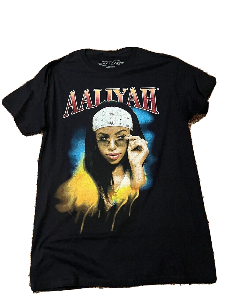 Men's Licensed Retro Aaliyah Graphic T-Shirt Size- Medium-image