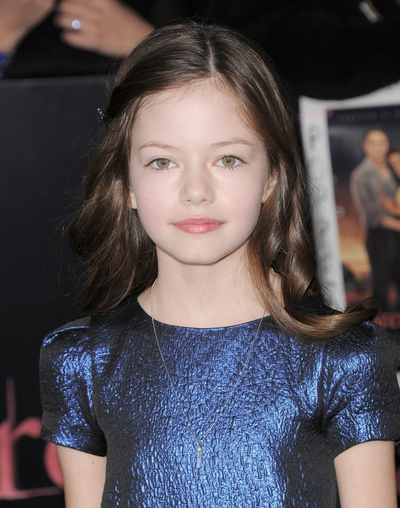 Mackenzie Foy Metallic Blue   8x10 Picture Celebrity Print