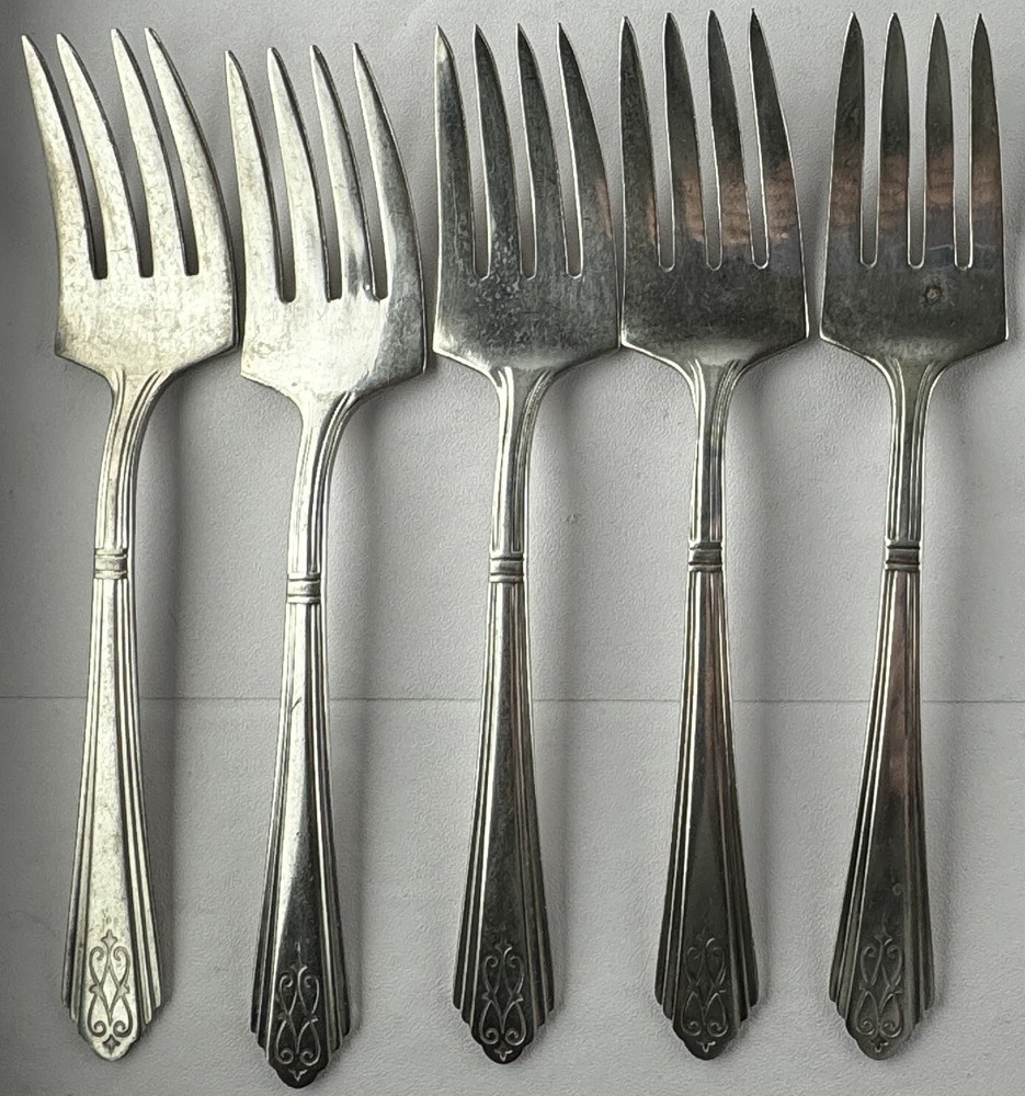 VINTAGE Winthrop DREXEL Silverplate 5pc Crusader Salad Dessert Forks 6 1/8” 1929