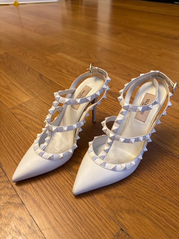 Valentino Rockstud off white leather heels with studded detail