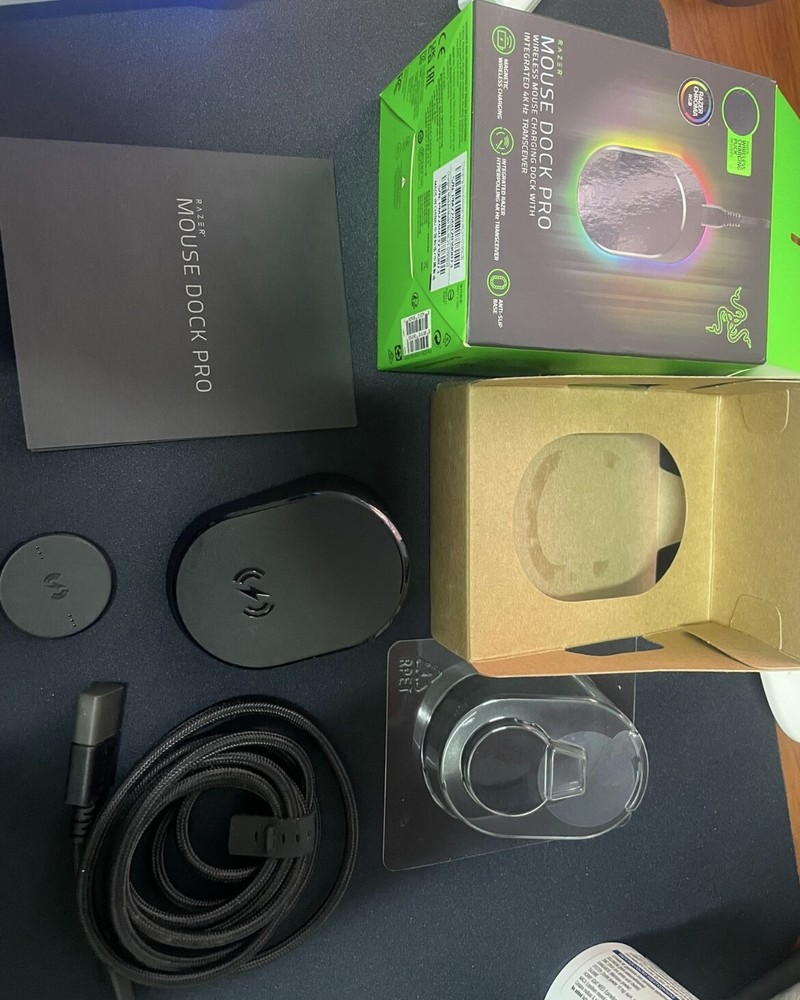 Razer Mouse Dock Pro with PUCK for Basilisk V3 Pro and Naga V2 Pro RZ81