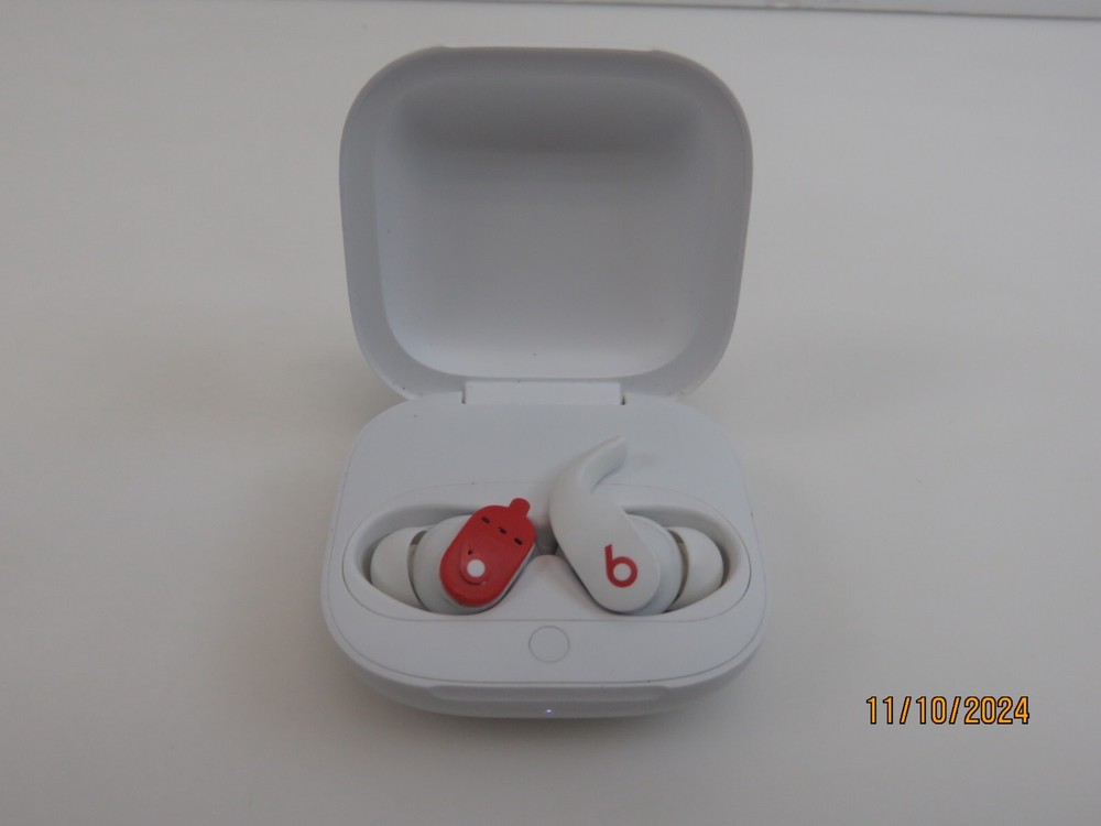 Beats by Dr. Dre Fit Pro True Wireless Earbuds - Beats White (DEFECTIVE) [CE15]