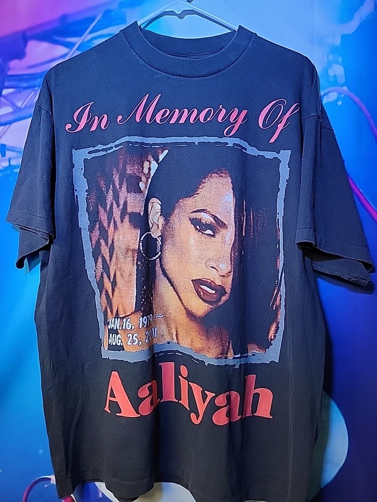 Vintage 2001 Aaliyah Memorial Black T-Shirt XL REPRINT Single Stitch 23X28 faded-image